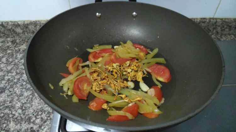 番茄酸菜鱼片步骤7
