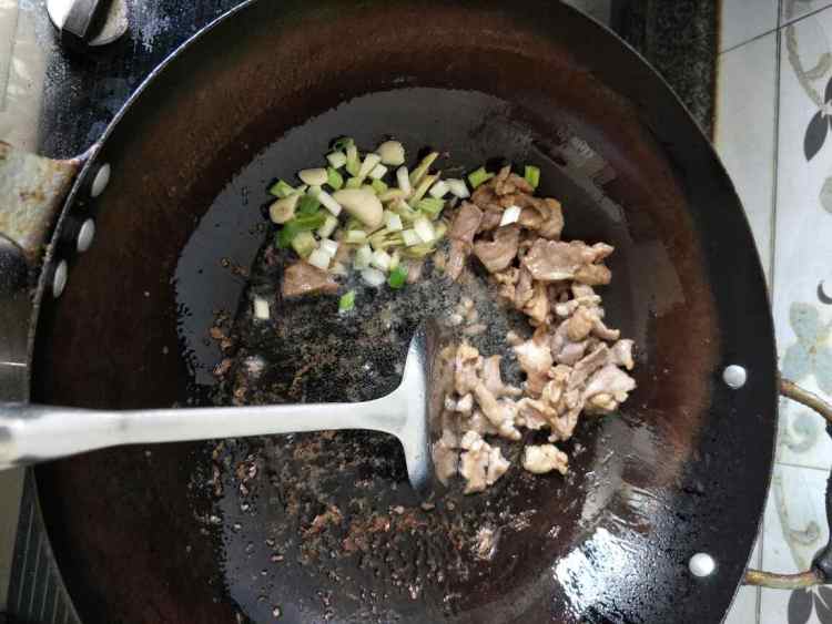 芹菜豆干炒肉丝步骤6