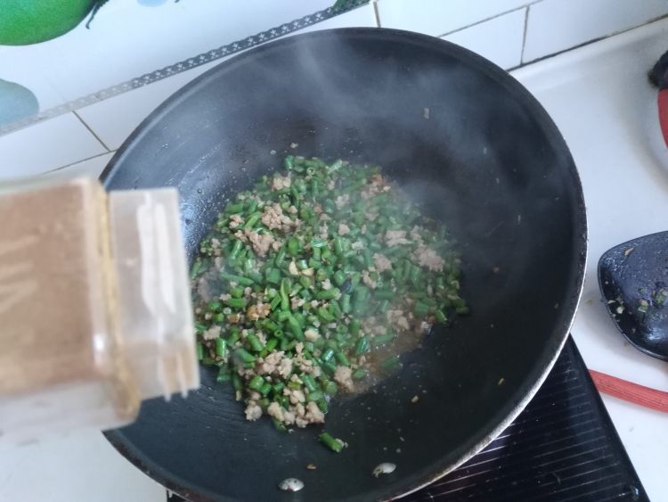 豆豉肉末炒豇豆步骤10