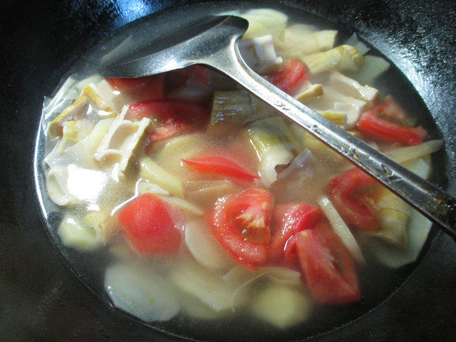 番茄羊尾笋土豆汤步骤8