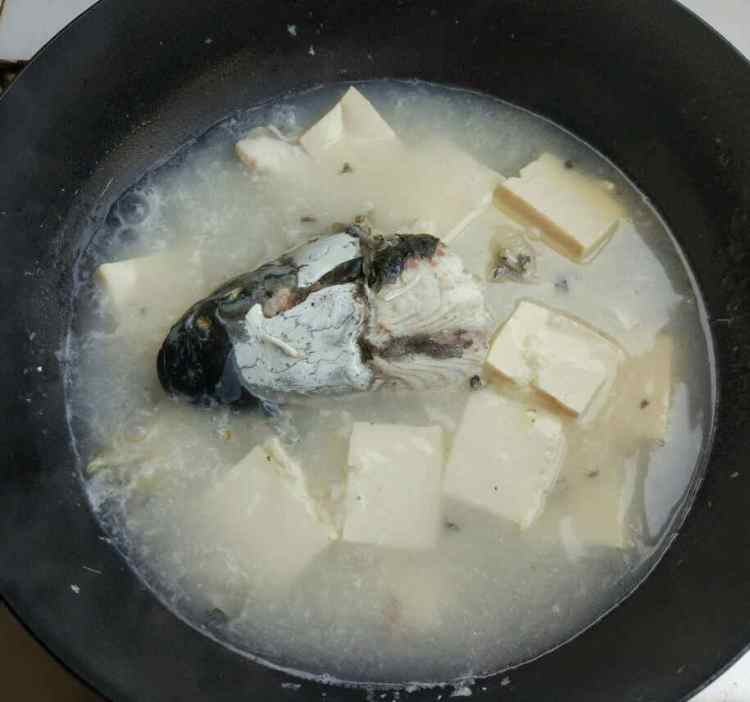 鱼头豆腐汤步骤6