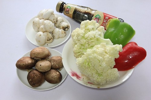 蚝油干锅花菜步骤1
