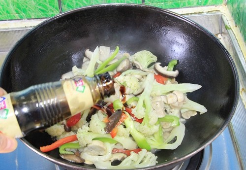 蚝油干锅花菜步骤11