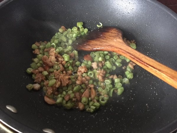 肉末炒菜豆步骤4