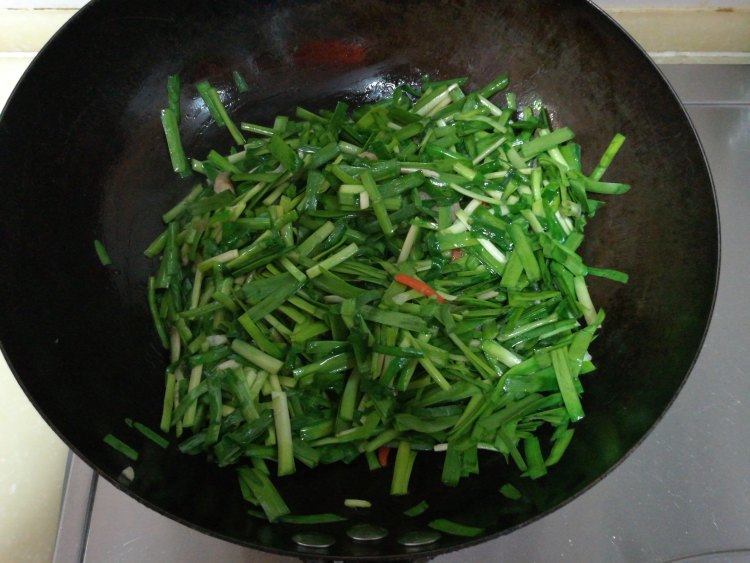 韭菜炒海兔步骤5