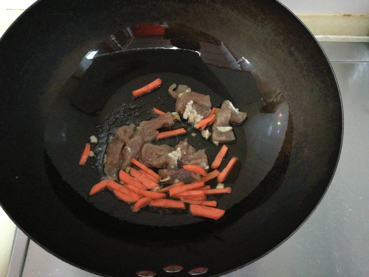 韭菜炒海兔步骤2