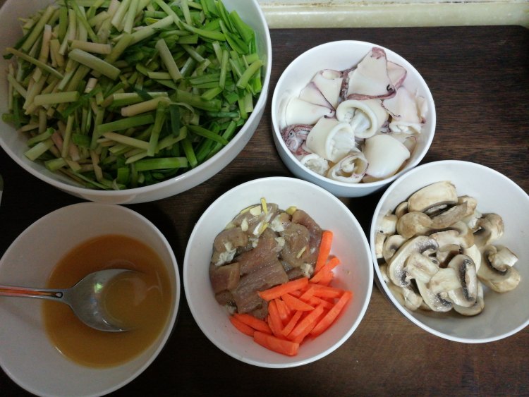 韭菜炒海兔步骤1