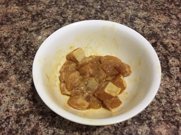 豌豆枸杞炒肉步骤2