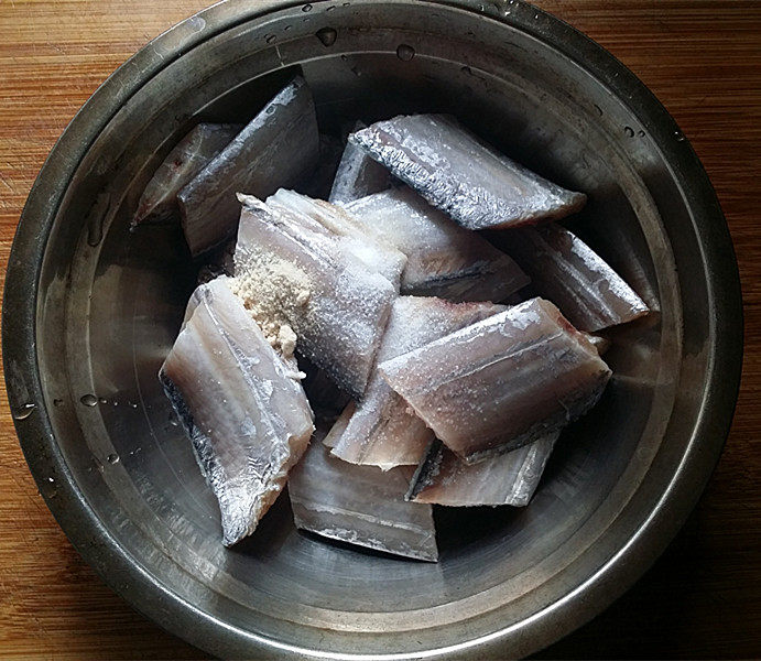 日式沙拉汁焗带鱼步骤2