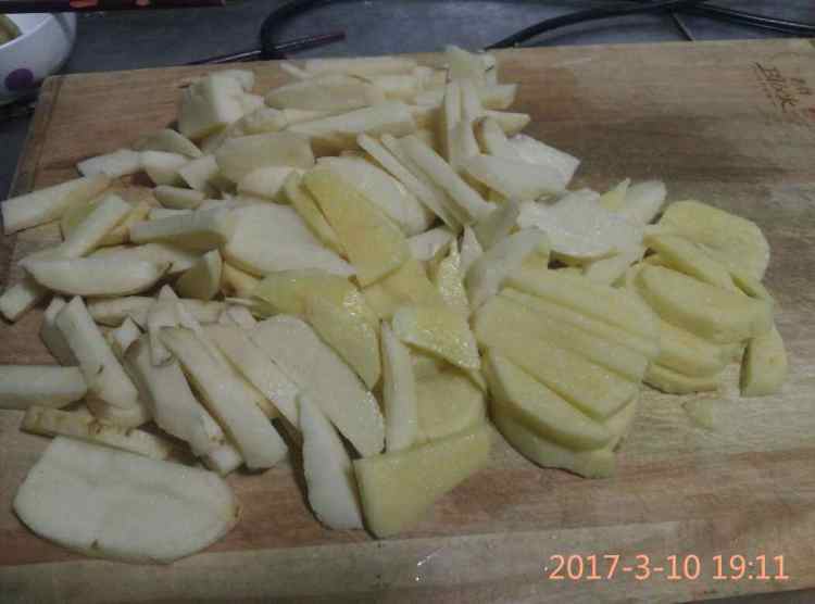 肉末炒蒜苔土豆步骤3