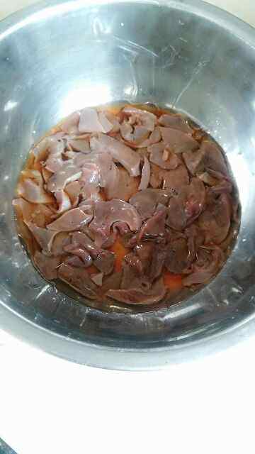 猪肝白菜汤米面步骤1