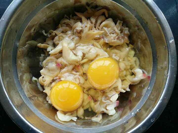 蛤蜊鸡蛋炒韭菜步骤1