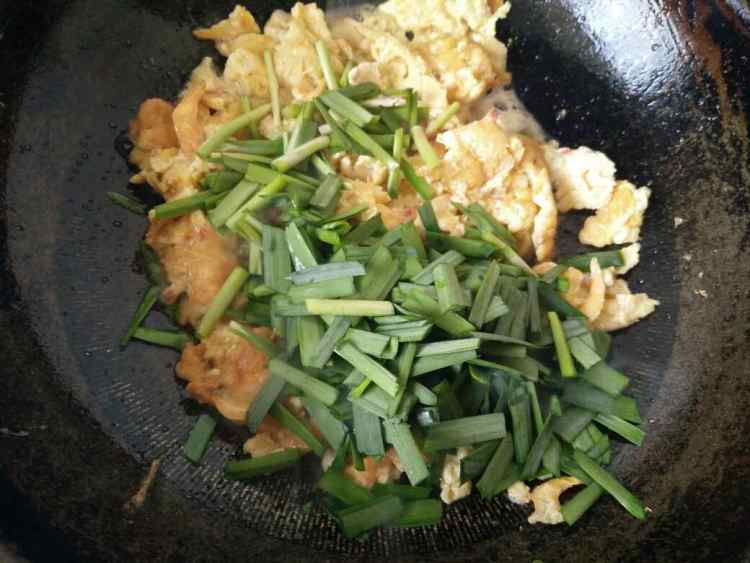 蛤蜊鸡蛋炒韭菜步骤7