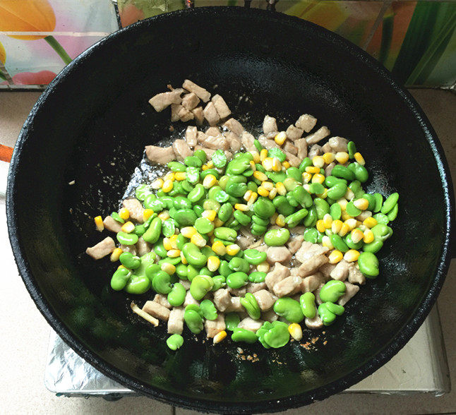 蚕豆玉米炒肉丁步骤10