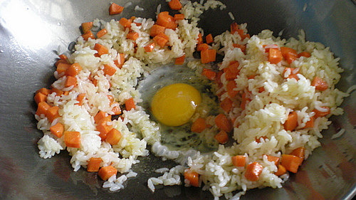 油条鸡蛋炒米饭步骤5