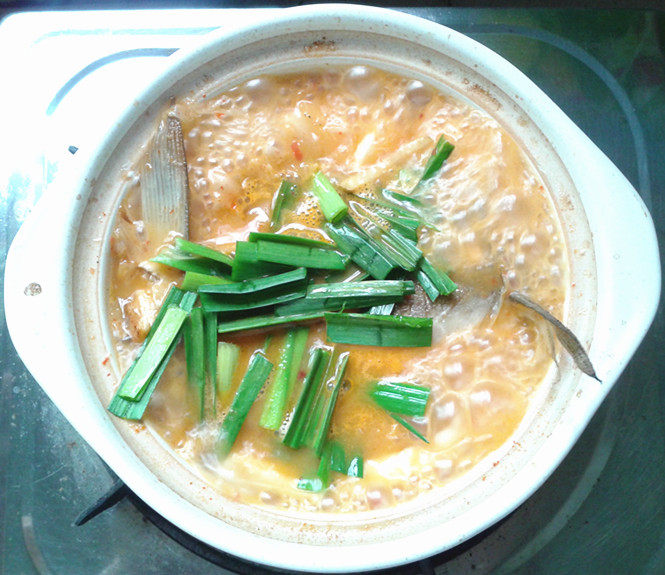辣白菜鱼头豆腐煲步骤9