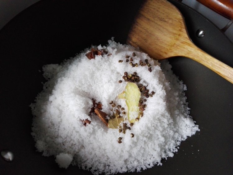 砂锅荷香盐焗鸡步骤7