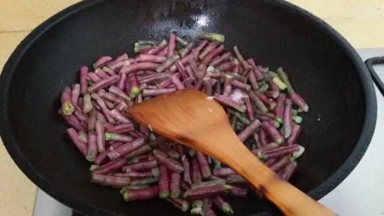 酱炒紫豇豆步骤4