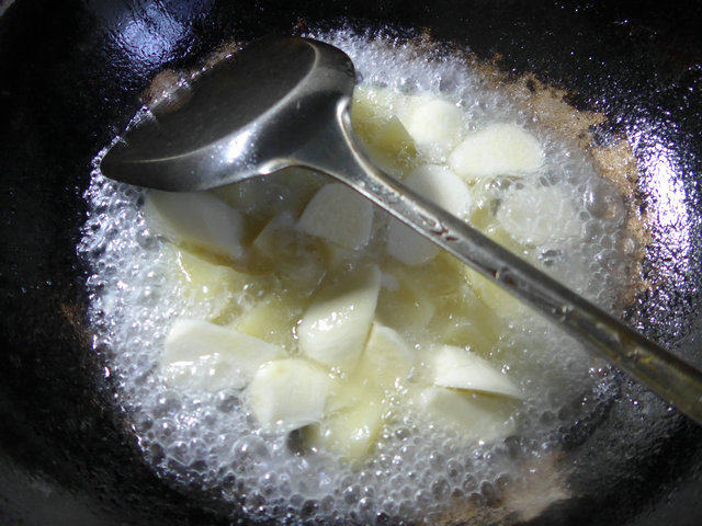 洋葱茭白炒土豆步骤8