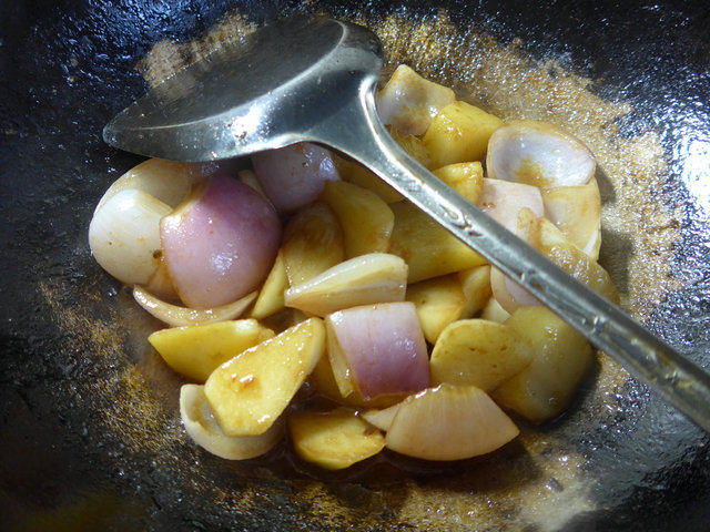 洋葱茭白炒土豆步骤13