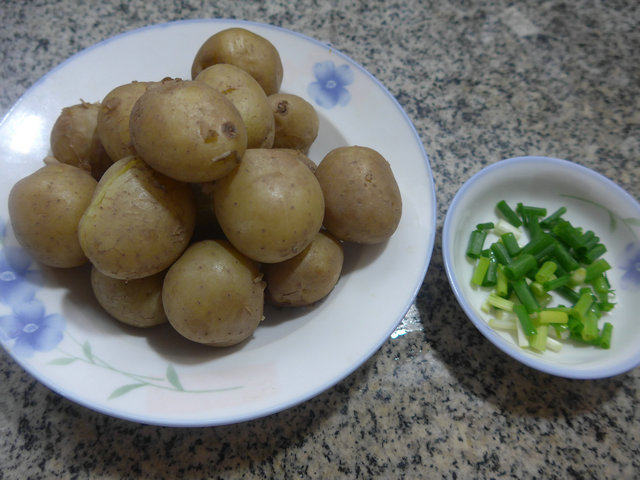 红烧小土豆步骤1