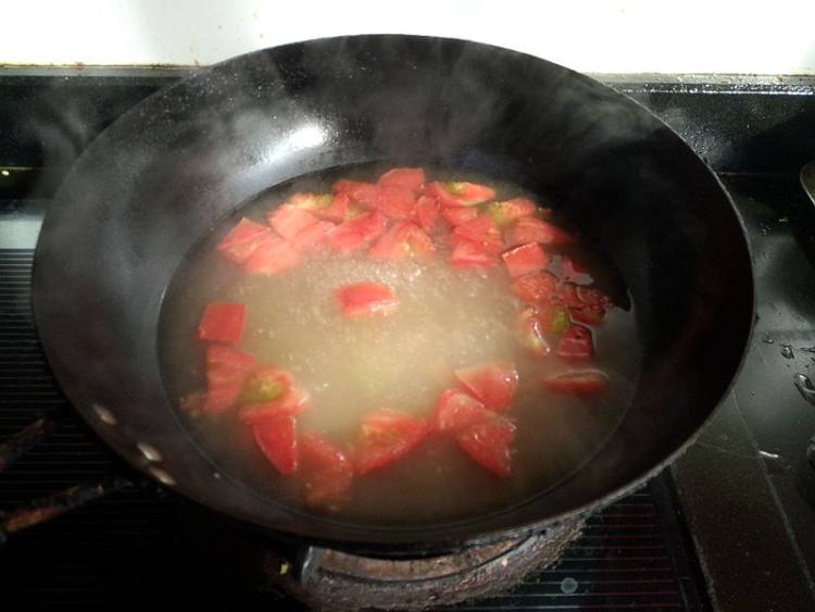 番茄鲜虾馄饨皮面汤步骤6