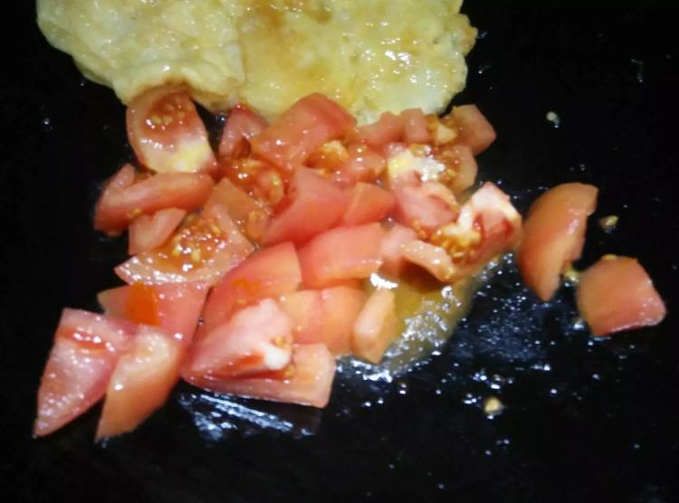 番茄鸡蛋土豆粉步骤3