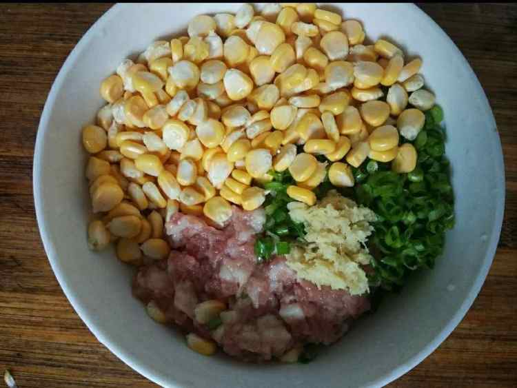 猪肉玉米馅饺子步骤2