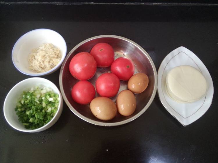 番茄鸡蛋蒸饺步骤1