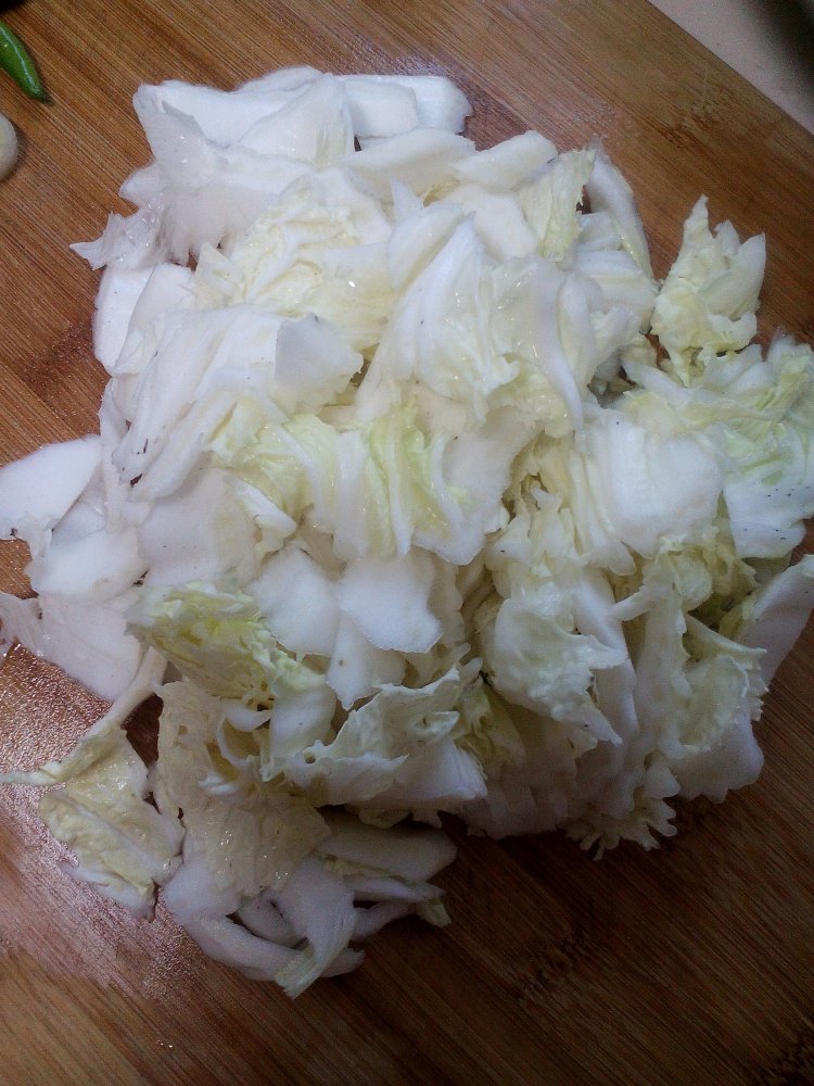 白菜海蛎子肉炖豆腐步骤1