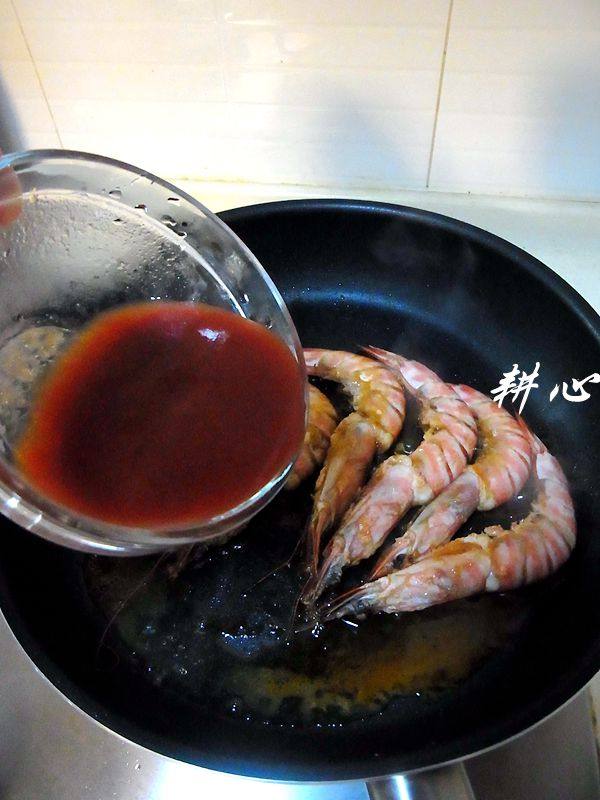 原味番茄汁炒九节虾步骤7