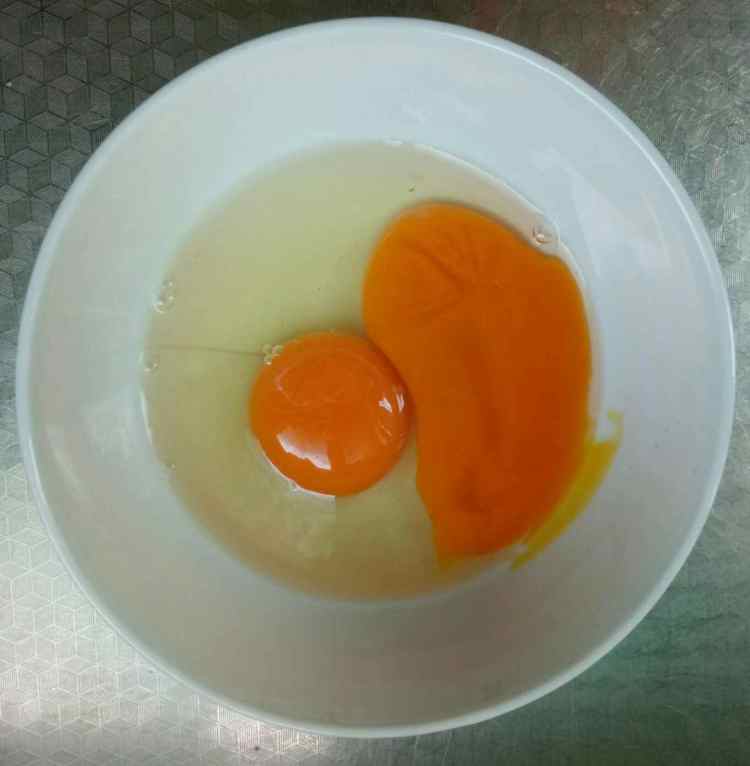 蚕豆米鸡蛋汤步骤2