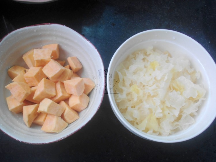 红薯银耳甜汤步骤3