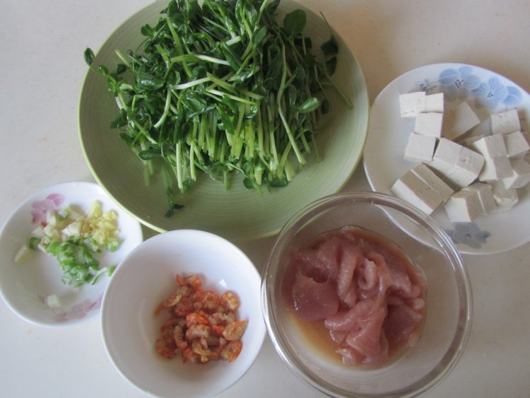 豆腐豆苗肉片汤步骤1