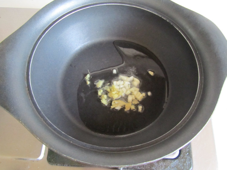 银鱼菌菇鸡蛋汤步骤3