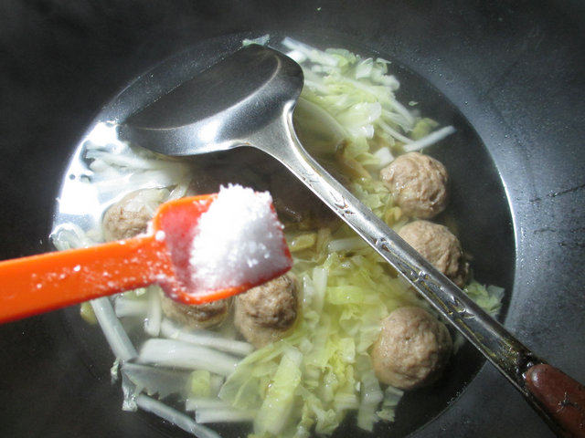 榨菜丝牛肉丸白菜汤步骤5