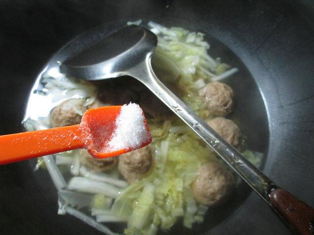 榨菜丝牛肉丸白菜汤步骤6