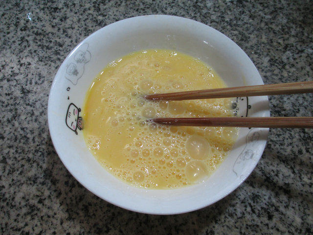榨菜丝秀珍菇蛋花汤步骤3