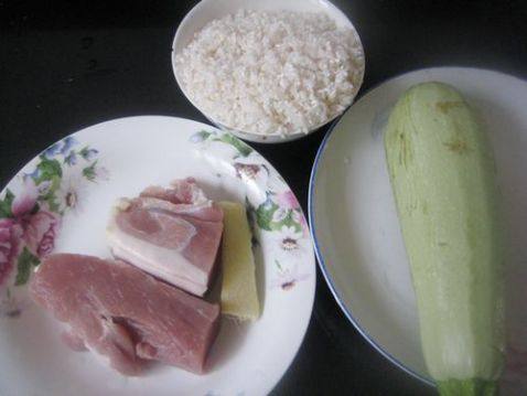 咸肉西葫芦米饭步骤1