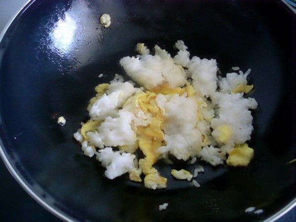 鸡蛋炒米饭步骤4