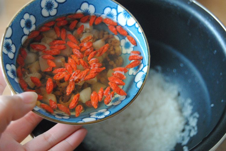 山药虾米粥步骤4