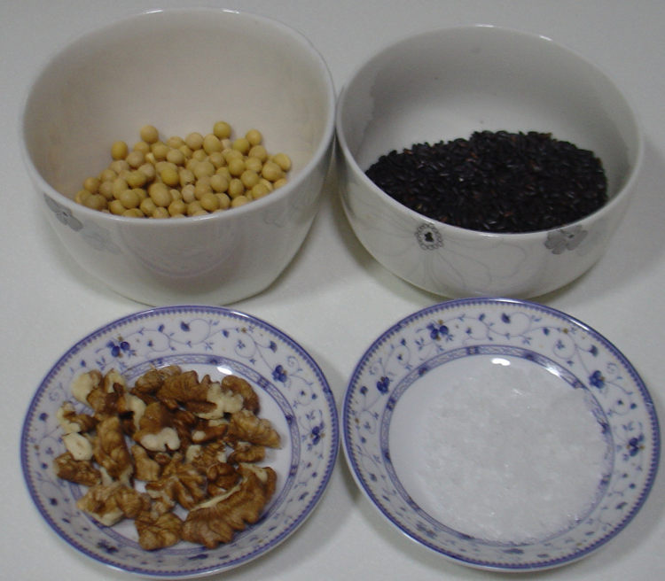 黑米核桃豆浆步骤1