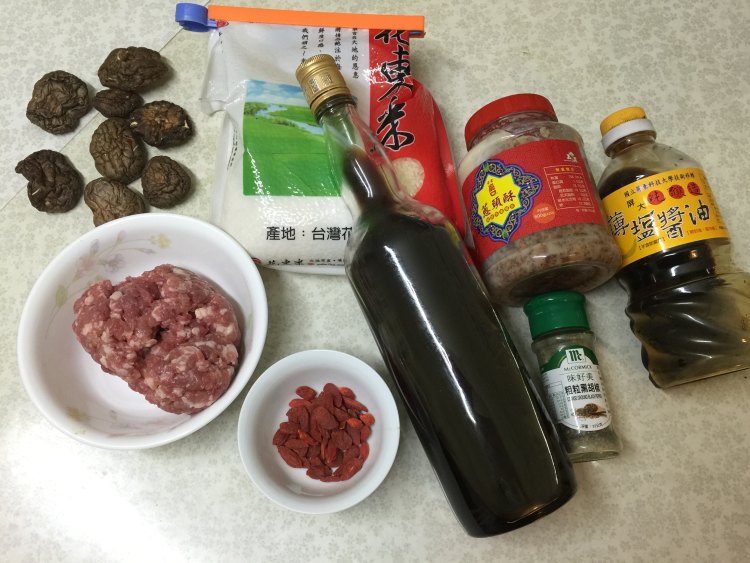 麻油香菇肉粥步骤1