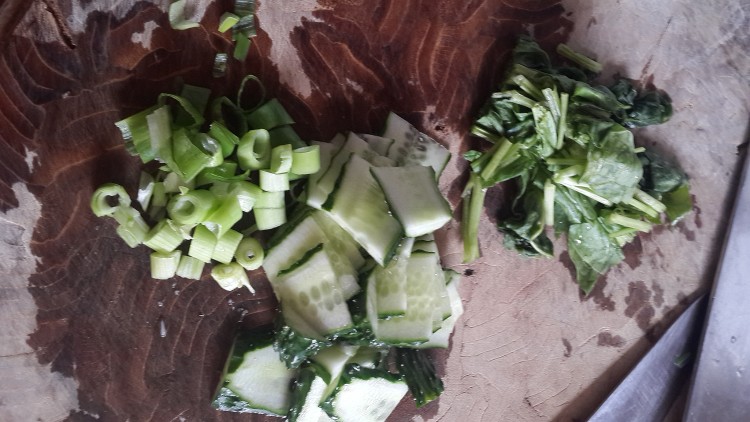 自制菠菜面疙瘩汤步骤1