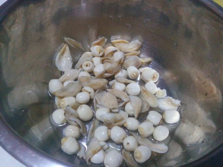 红豆薏米养生汤步骤5