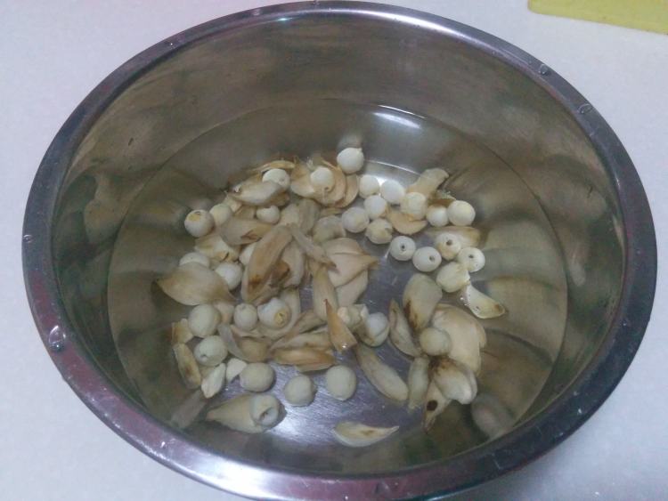 红豆薏米养生汤步骤4