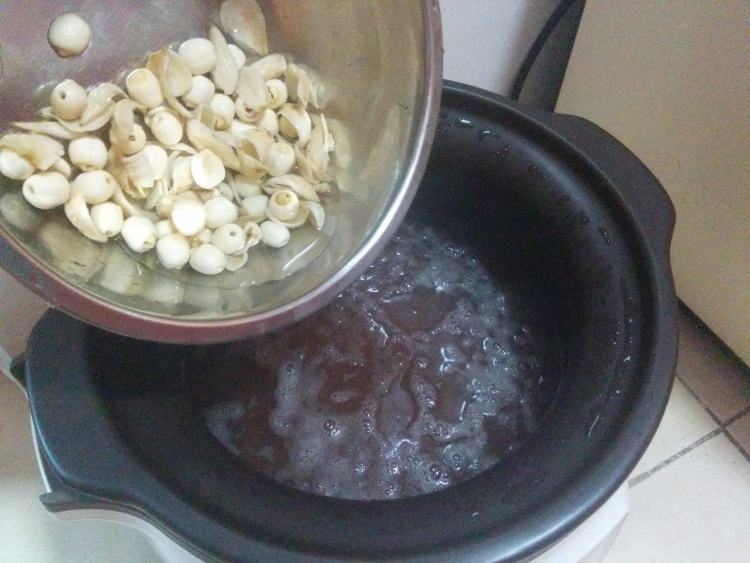 红豆薏米养生汤步骤6