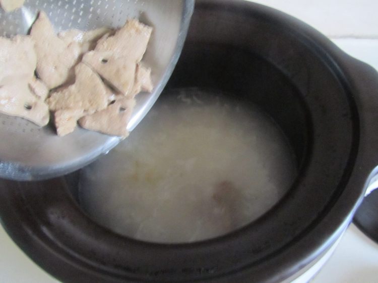 香菜猪肝阴米粥步骤5
