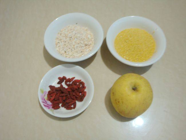 苹果燕麦小米粥步骤1