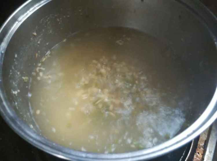 绿豆麦片粥步骤4